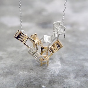 Fillyjonk イス3ピアス 2