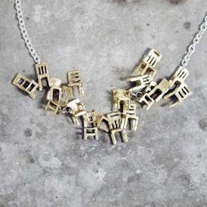 Fillyjonk イス3ピアス 2