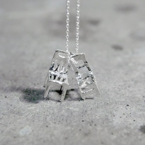 FURNITURE FN2; イス2ネックレス