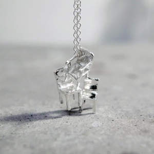 Fillyjonk イス3ピアス 2