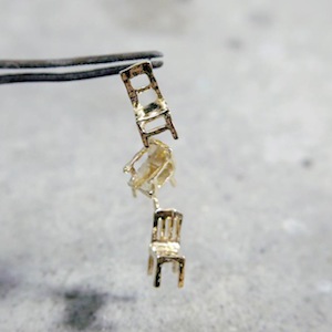 Fillyjonk イス3ピアス 2